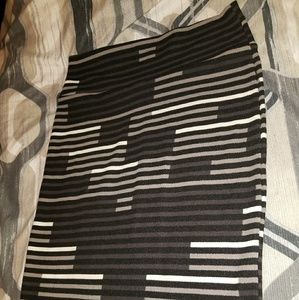 LulaRoe L Black, Grey and White Cassie